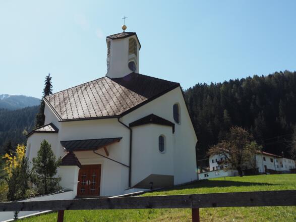 ...an kleinen Dörfchen vorbei...