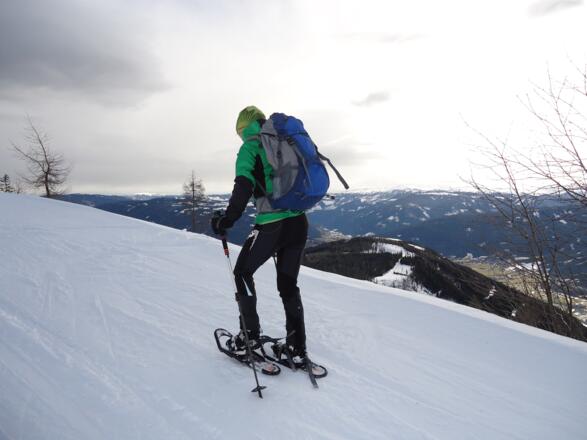 Ein kurzes Stück steigt man die Piste hoch bis zu einem Schlepplift