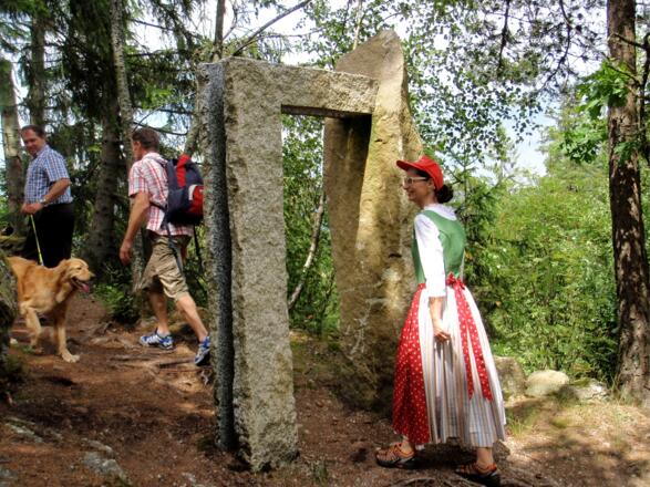 Steinportal zum Turm