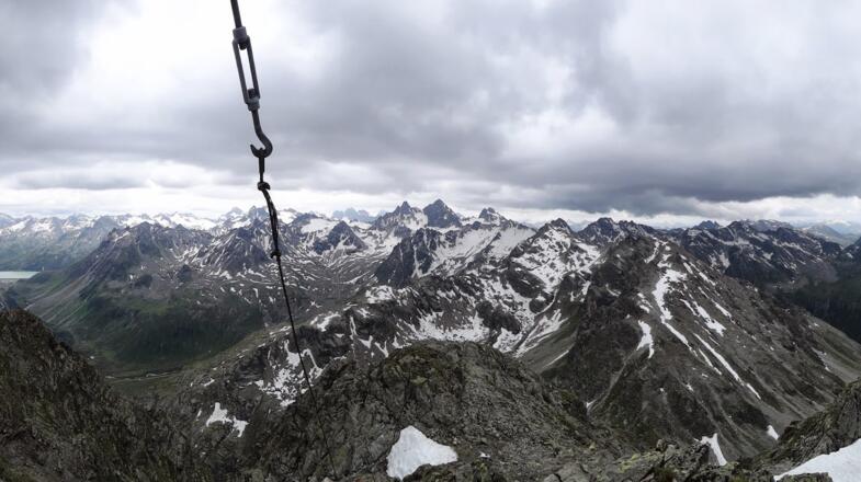 fantastischer Ausblick - mittig: Großlitzner und großes Seehorn