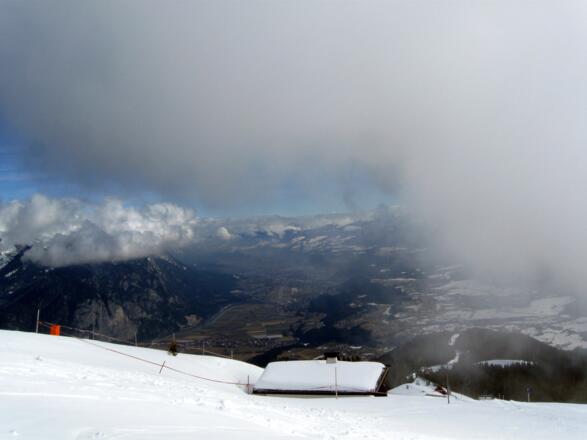 Etwas oberhalb der Roßkogelhütte. Hier eine private Hütte.