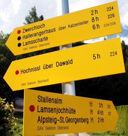 Wegzeichen bei der Karwendelrast