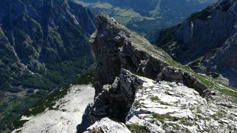 Ostgrat hoch über der Dietlalm (links unten)