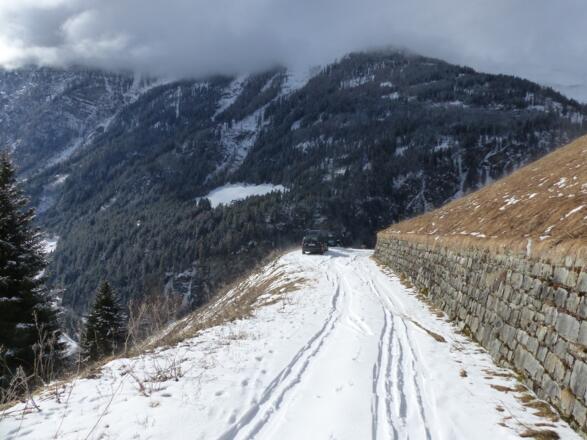 Nur wenige Parkmöglichkeiten gibt es beim Ausgangspunkt in Oberlehn.
