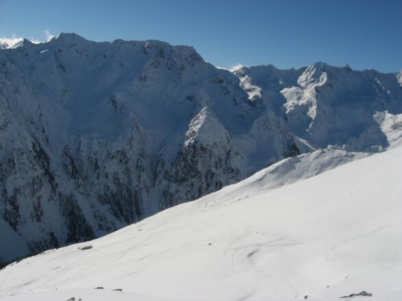 Von der Wildkopfscharte blicken wir zurück zur Seducker Hochalm.