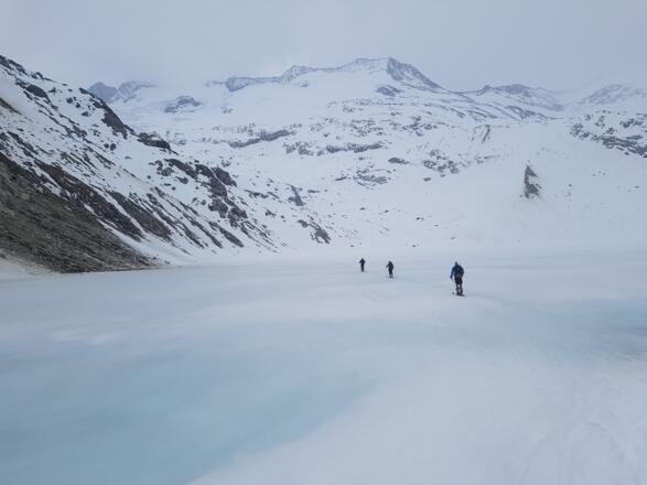 mit den Skiern übern See