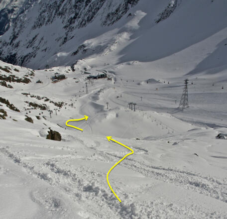 RUN 7 Hidden Valley - MITTELTEIL Zuerst leicht linkshaltend und dann am Ende nach dem Hügel mit den drei Stützen scharf nach rechts (gerade aus landet man in einer Mulde und muss mühsam wieder rausschieben)