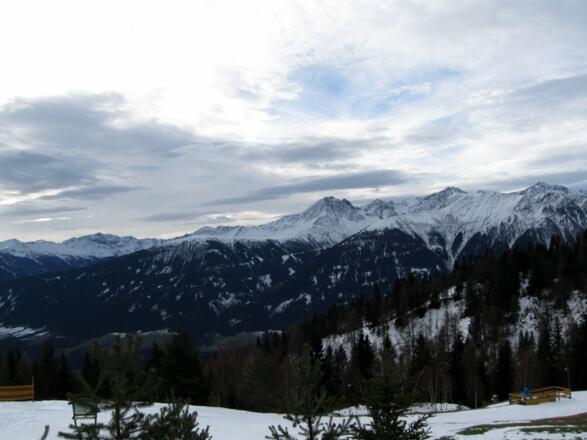 Rangger Köpfl und Rosskogel sowie Archbrandkopf und Brechten erheben sich über dem Inntal