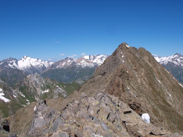 Hauptgipfel 2098 m mit Röthspitze