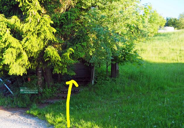 Beim &quot;Bauern am Rothauptberg&quot; geht es rechts zur Aussichtswarte