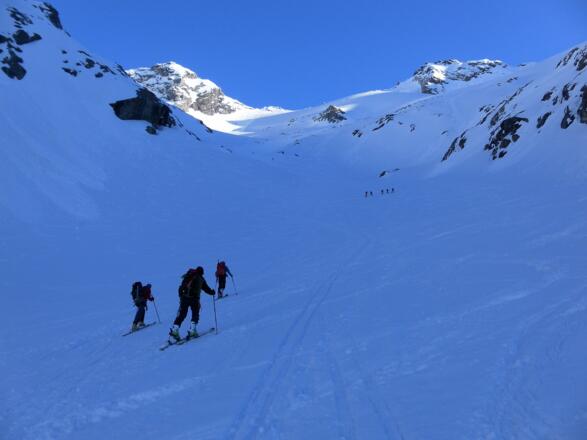 vor der Felsinsel gehts rechts hinauf