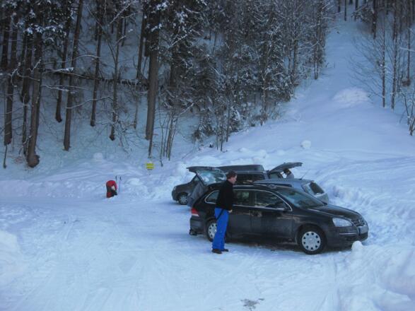 Der Parkplatz am Start.