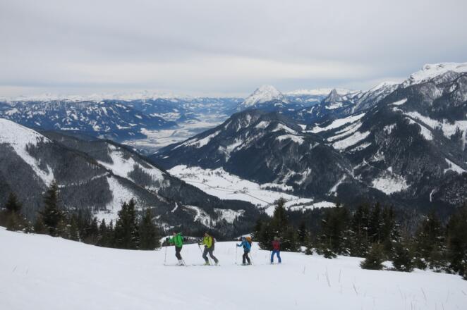 Blick ins Ennstal zum Grimming, Dachstein und Hochtausing