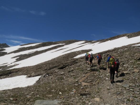 Von Punkt 3000 lange Querungen zum Kleinen Muntanitz