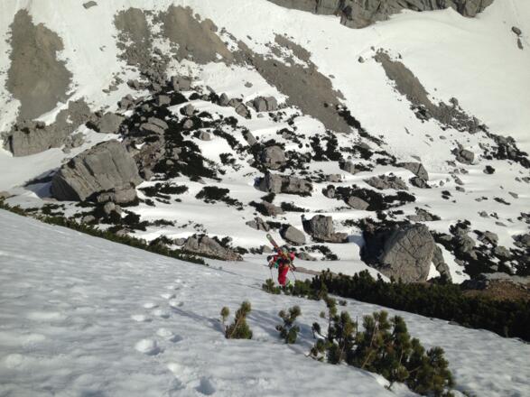 Anschließend steil empor (ev. mit Steigeisen)