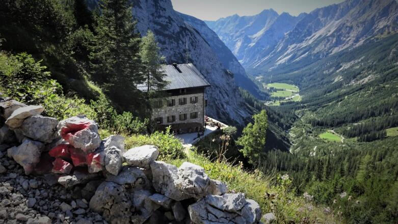 ... Karwendelhaus.