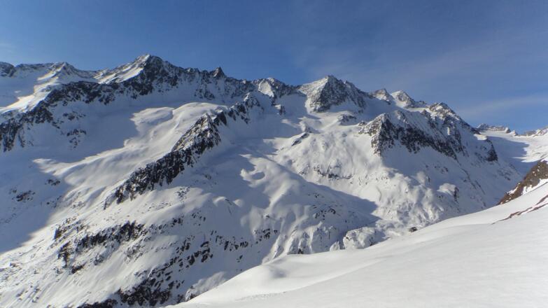 Die Knotenspitzen, rechts unterhalb befindet sich die Franz Senn Hütte, www.franzsennhuette.at