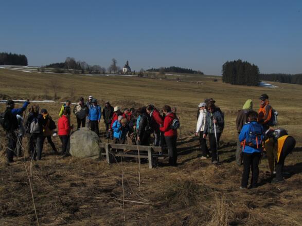 Feldaistursprung mit Kirche St. Michael