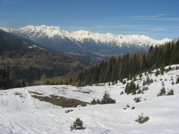 Blick zurück, im Hintergrund die Nordkette des Karwendelgebirges.