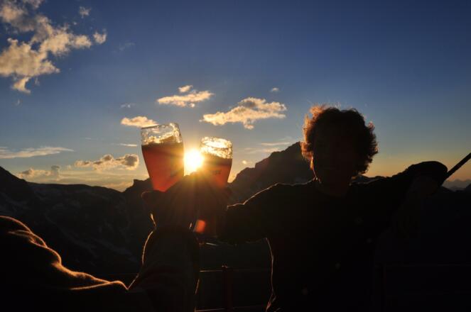 Der wohlverdiente Tagesabschluss beim Sonnenuntergang vor dem Kitzsteinhorn