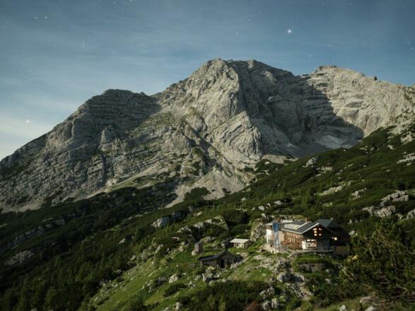 Hesshütte bei Nacht