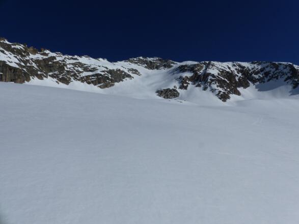 Blick auf den steilen Gipfelhang.