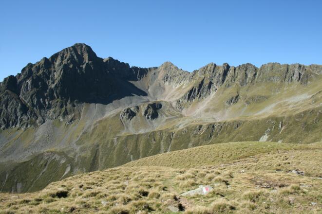 Blick nach Westen zum markanten Hochalter.