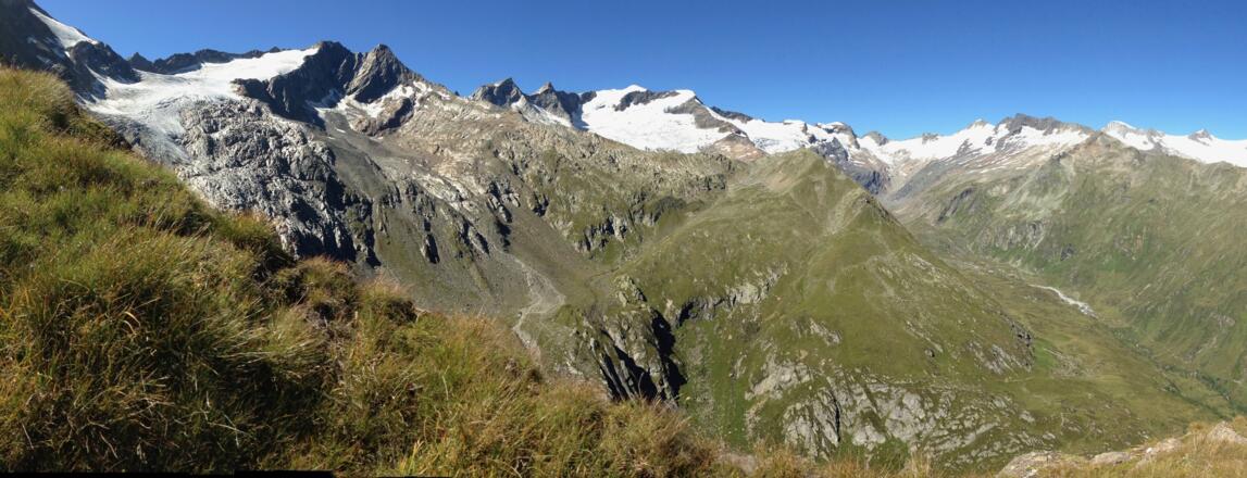 Ausblick ins Maurertal (Mitte rechts das Rostocker Eck mit der darunter liegenden Hütte)