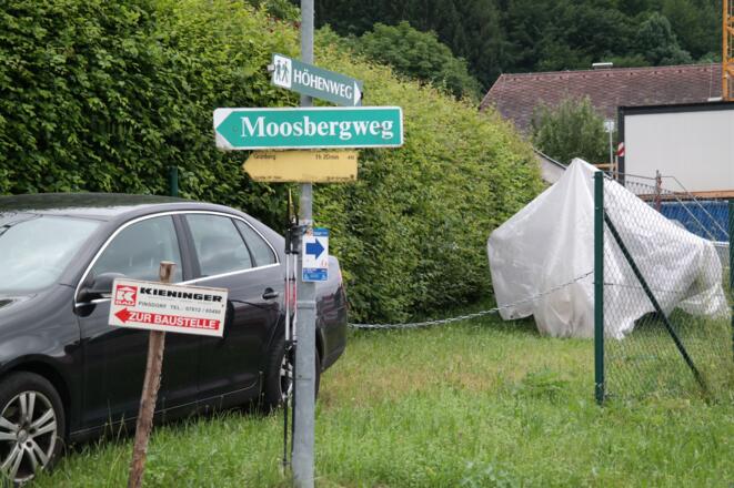 Der eigentliche Ausgangspunkt. Wir gehen gerade aus auf dem Höhenweg und kommen am Ende von links abwärts zurück.