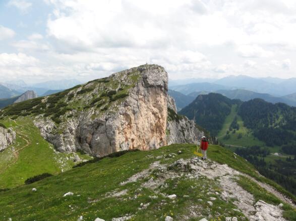 Abstieg Richtung Sattel vor der Roten Wand mit der steilen Westwand
