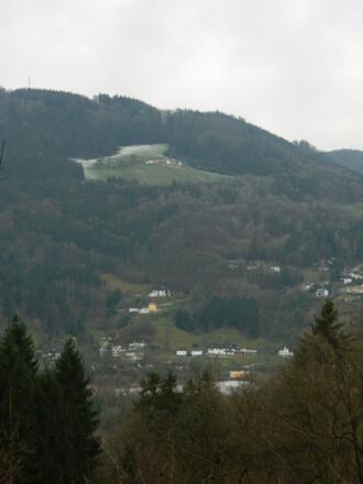 Blick über die Donau zum Brandstätterkogel
