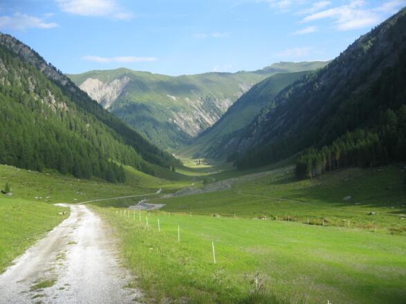 Blick zurück nach Kasern
