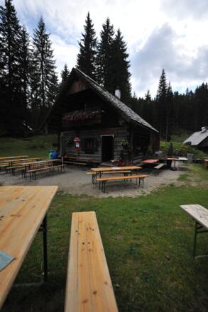 Die Radstum-Hütte lädt zu Speis und Trank.