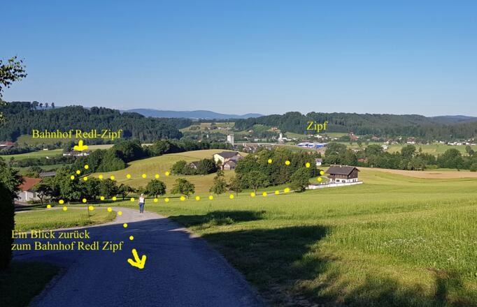 Der Blick zurück von der Karolinenhöhe nach Zipf.