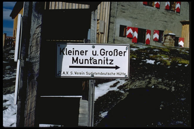 Alter Wegweiser - Kleiner und Großer Muntanitz