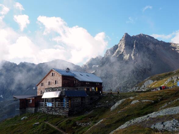 Bonn-Matreier-Hütte 2745m