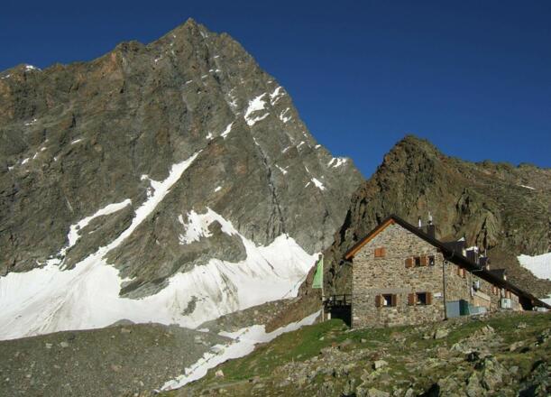Quartier für die 3. Nacht: Die Kaunergrathütte - mit der Watzespitze im Hntergrund