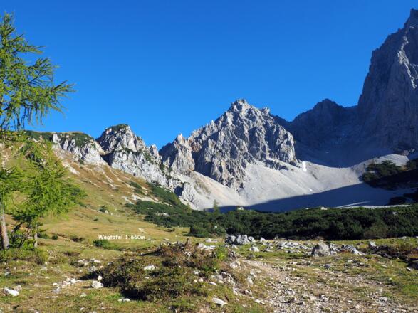 Weggabelung 1660m, links halten