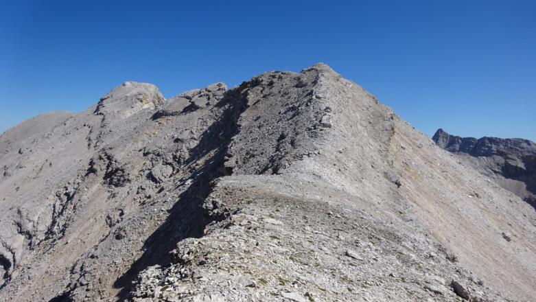 Der zweite Teil des Grates zur Marxenkarspitze (links oben) ist leichter und weniger ausgesetzt.