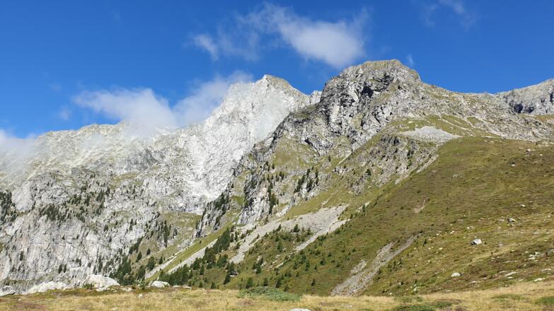 Blick zum Almerhorn im Abstieg