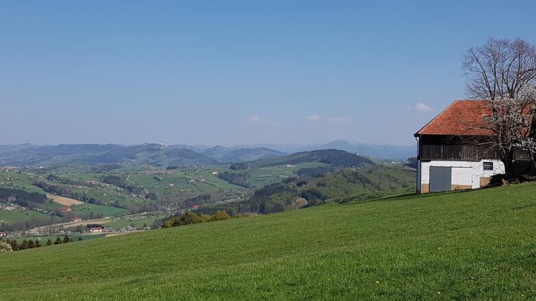 links der Blick zum Sonntagberg und weiter bis zum Ötscher