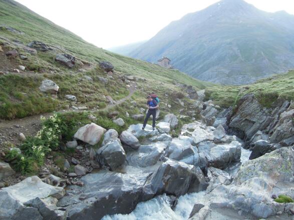 Start in der Frühe an der Martin-Busch-Hütte