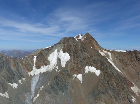 Die Wildspitze grüßt herüber.