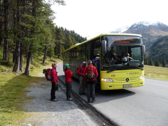 Mit dem Postbus geht es zurück nach Prutz (umsteigen) und weiter zum Bhf. Landeck/Zams.