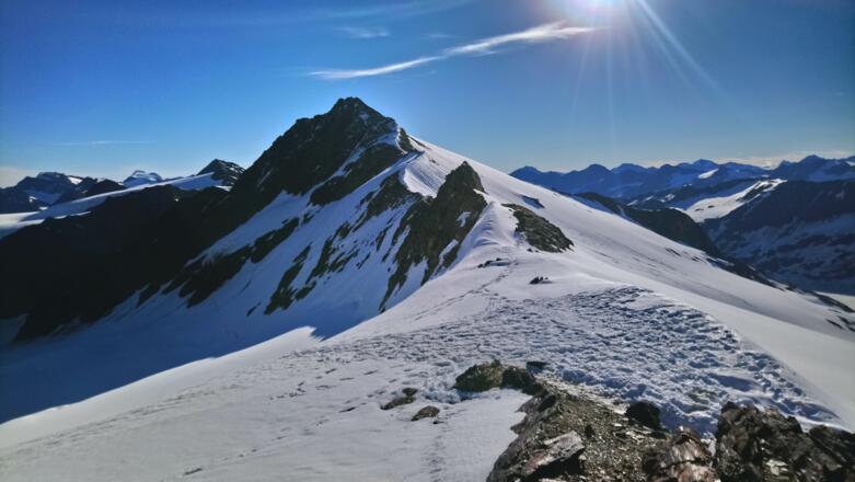 Weißkugeljoch mit Blick auf Langtauferer Spitze