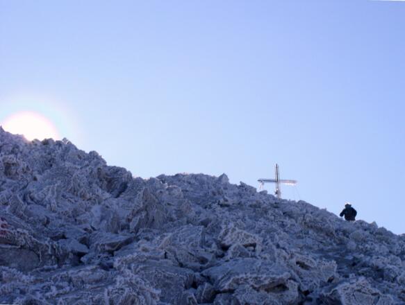 Am Gipfelhang, "Da kummt die Sunn, i freu mi, des is klass."