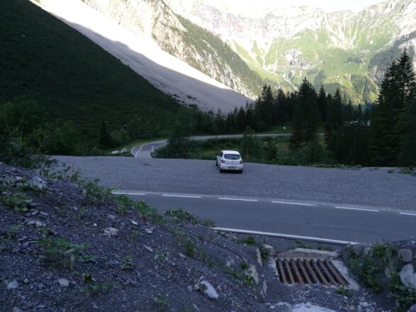 Parkplatz knapp oberhalb Schattenlaganthütte und Beginn des Latschenfressersteiges