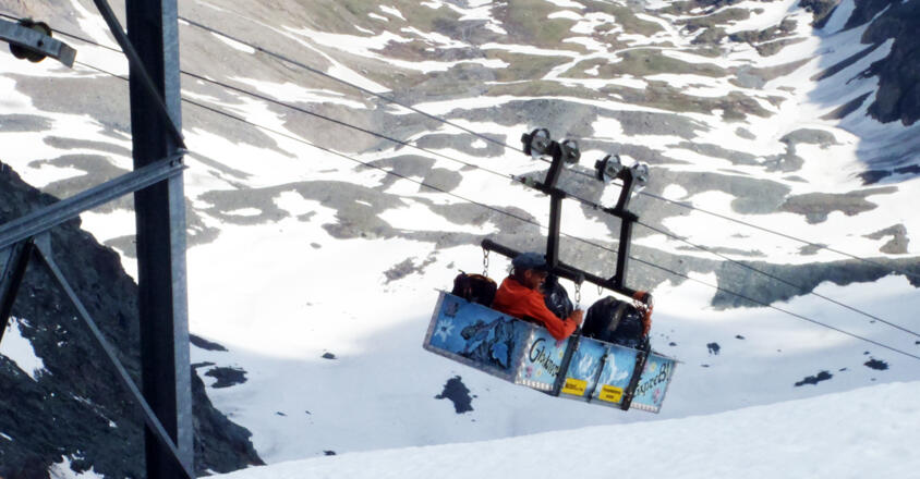 Im Bild, der Adlersruhe "Gletscherexpreß" mit dem sympathischen Hüttenwirt der Erzherzog-Johann-Hütte. Wir müssen am letzten Tag allerdings zufuß absteigen.