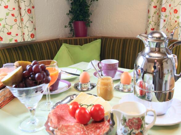 Reichhaltiges Frühstück