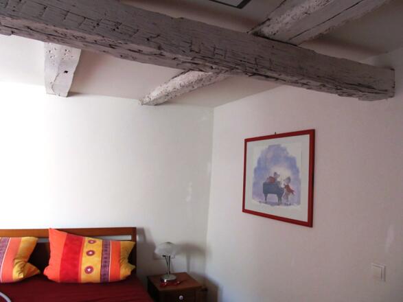 Schlafzimmer Doppelbett 'unter Eiche' : Lattenroste verstellbar ( links manuell, rechts mit Motor )